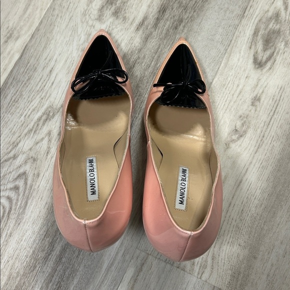Manolo Blahnik Pink & Black Patent Leather Bow Pumps | Rare Grafa-Line Colorway - Picture 11 of 14